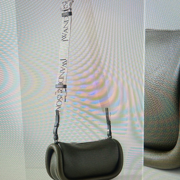 SOLD!!!!!   NWT JW ANDERSON THE BUMPER BAG IN DARK OLIVE. - Picture 4 of 13